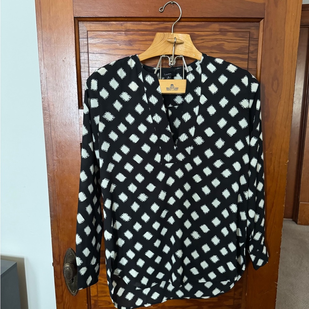Lumiere Black and White Graphic Tunic with Cuffed Sleeves